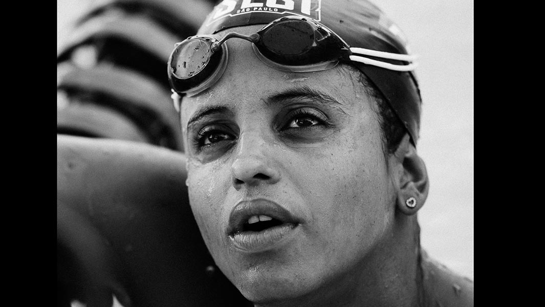 Dia Internacional da Mulher: o legado da nadadora brasileira Etiene Medeiros