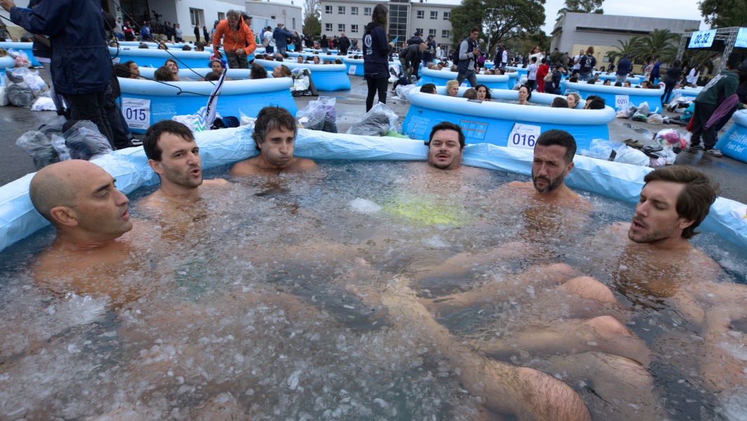 Most-People-Taking-an-Ice-Bath -Simultaneously